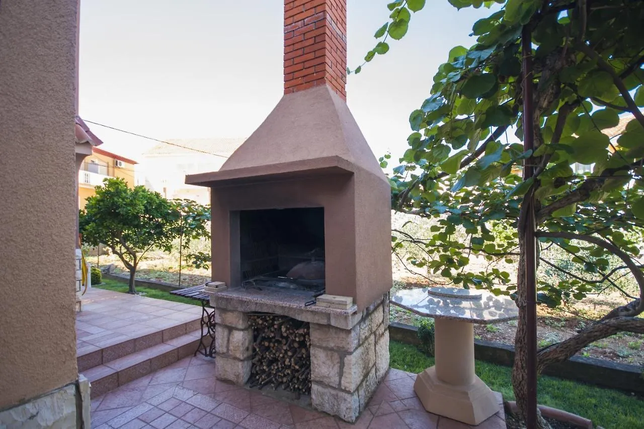 Apartment Kukljica 8253D Croatia