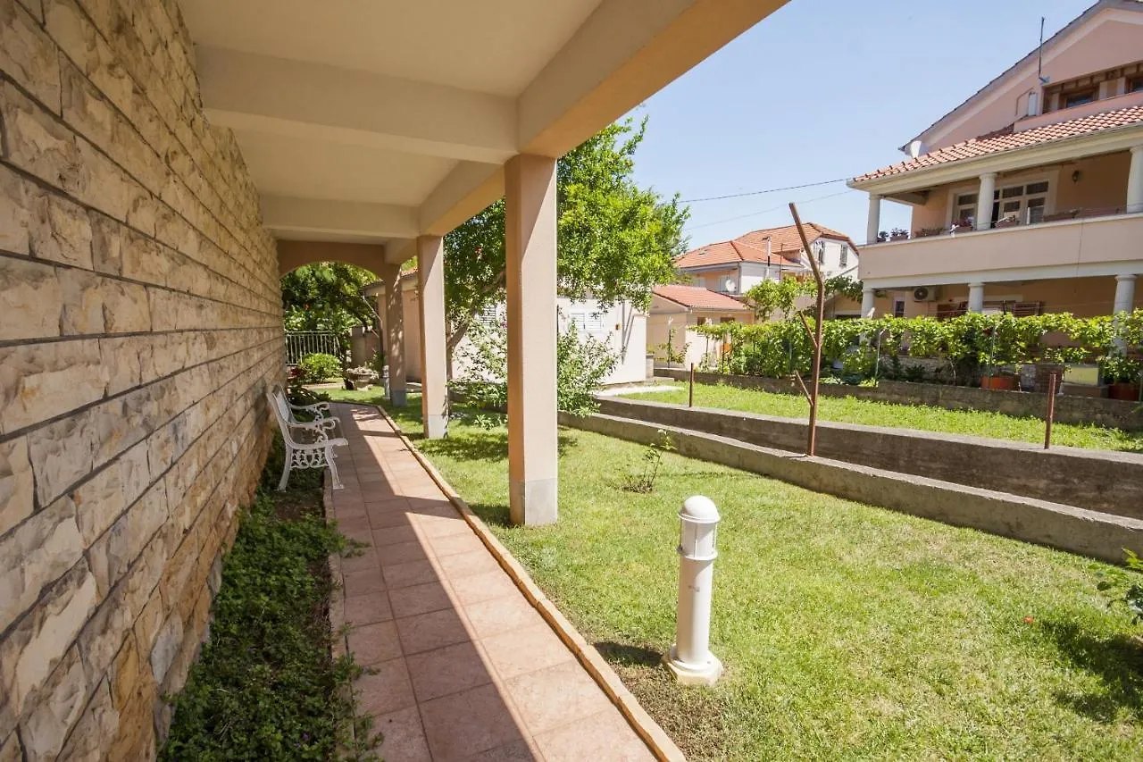 Apartment Kukljica 8253D
